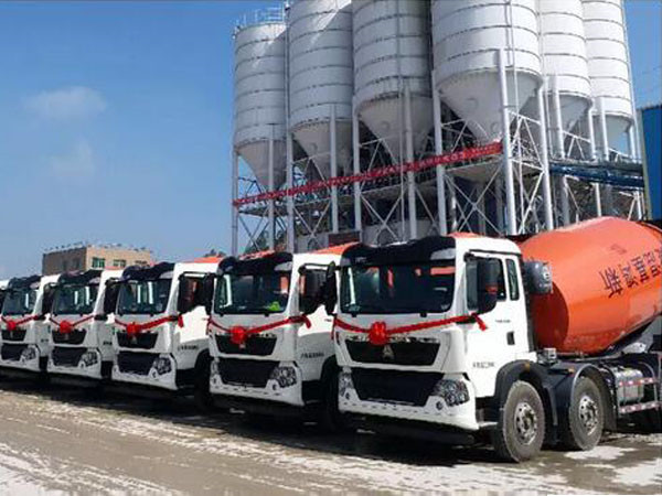 中集輕量化攪拌車(chē)