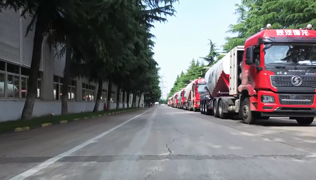 大單!100臺#粉罐半掛車 陸續(xù)發(fā)車，震撼#航拍
