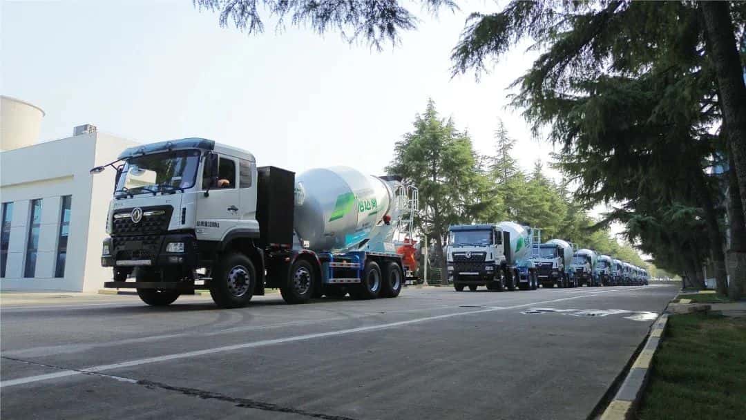 馭風(fēng)而行，中集車(chē)輛15臺(tái)新能源攪拌車(chē)駛?cè)牒?，繪就荊楚生態(tài)長(zhǎng)卷